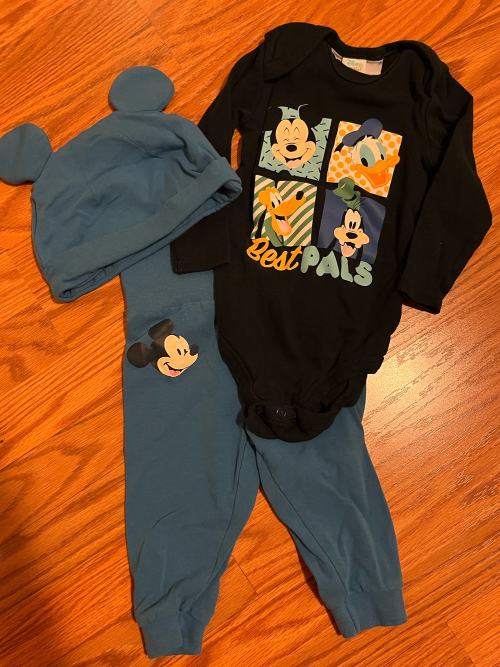 Disney Navy & Blue 'Best Pals' Mickey & Friends 3-Piece Outfit